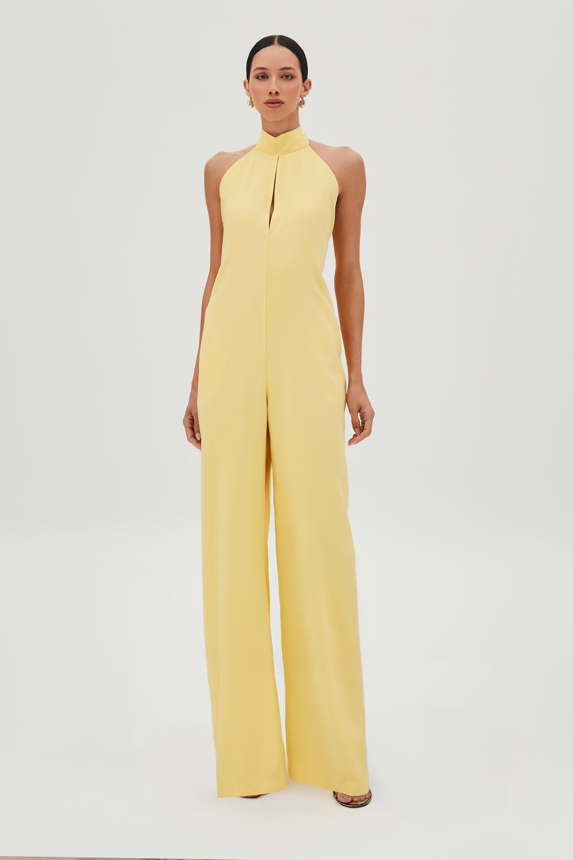 Macacão Frente Única Gola Alta Com Abertura Meio Busto