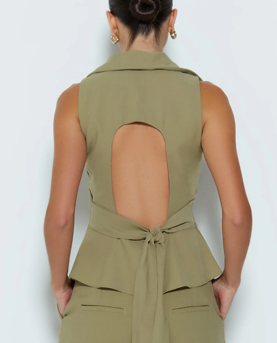 COLETE COM ABERTURA E AMARRACAO COSTAS VERDE PINHEIRO