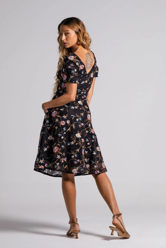 Vestido Renda Bordada Flores