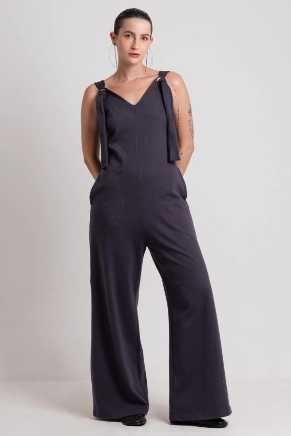 Macacão de Malha Decote V