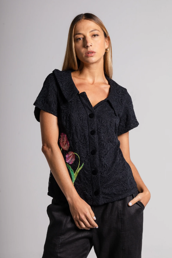 Camisa Manga Curta com Bordado