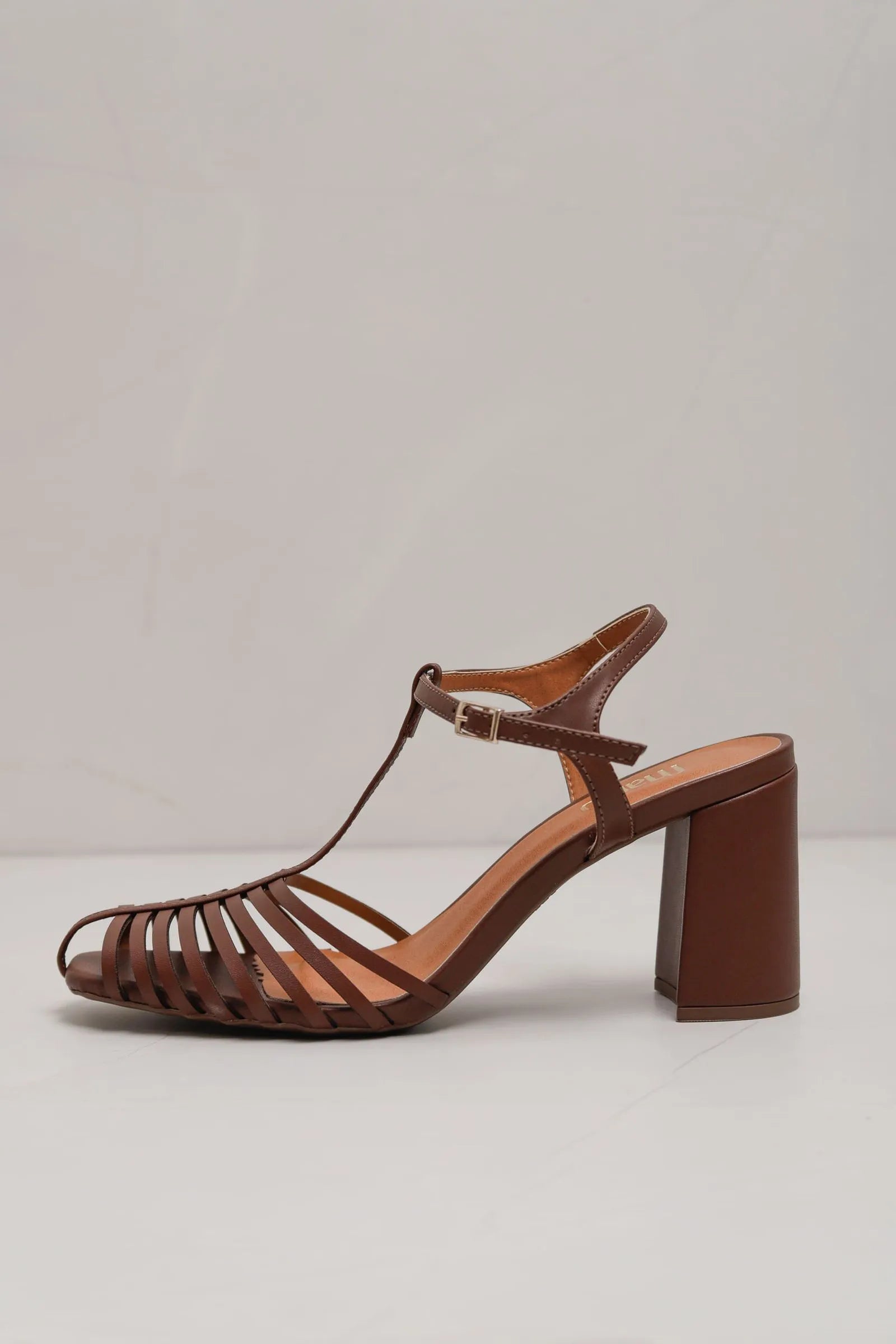 Sandália Tiras Retrô MARROM