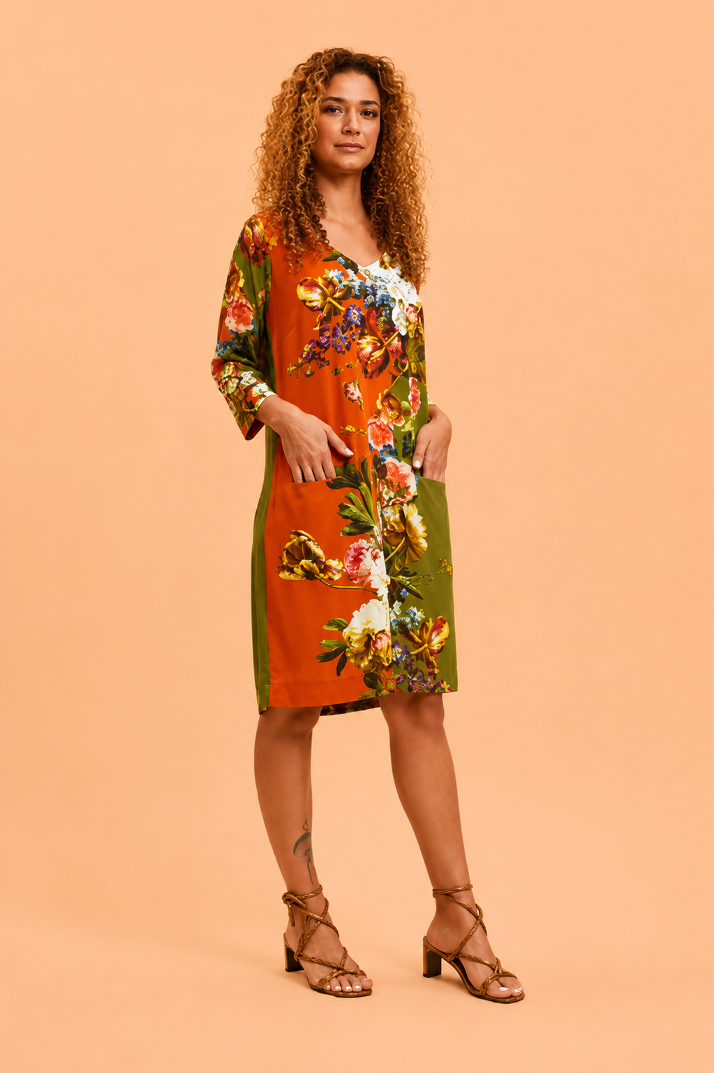 Vestido viscose com bolso floral